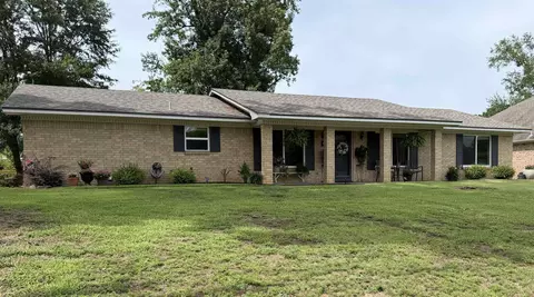 2106 E Harold St, Gladewater, TX 75647