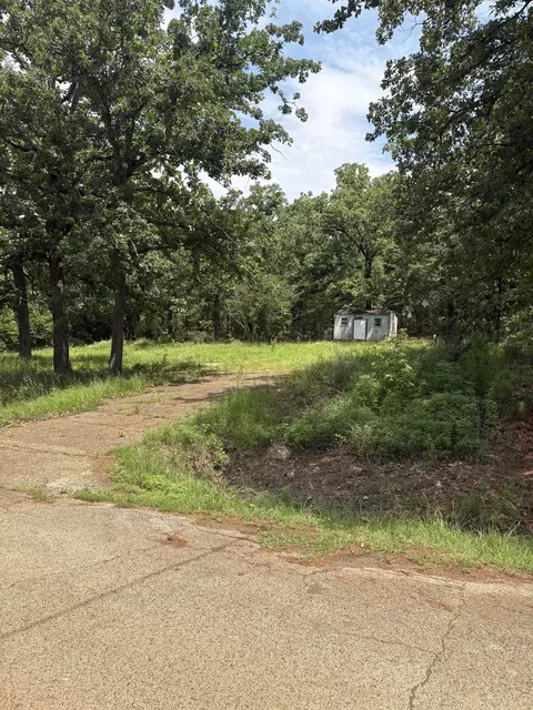 818 Whatley Rd, White Oak, TX 75693