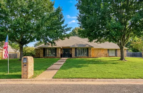 3 Gateway Dr, Kilgore, TX 75662
