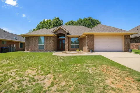 2519 Oasis Dr, Longview, TX 75601