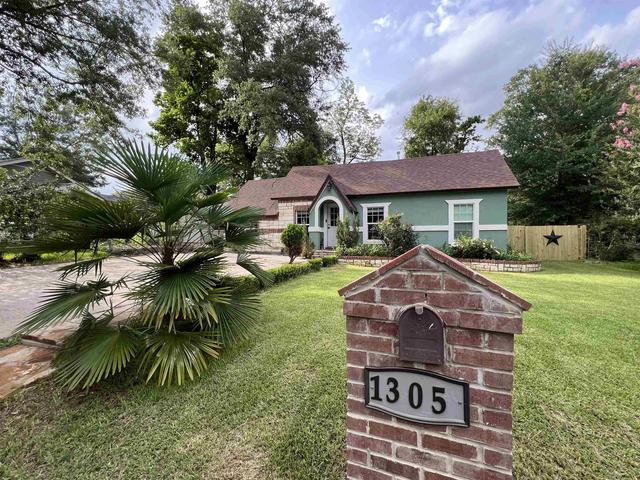 1305 E Crockett, Marshall, TX 75670
