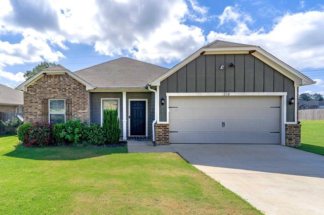 1302 Santa Cruz Dr, Longview, TX 75601