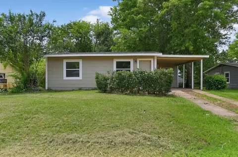 327 Randolph St, Lone Star, TX 75668