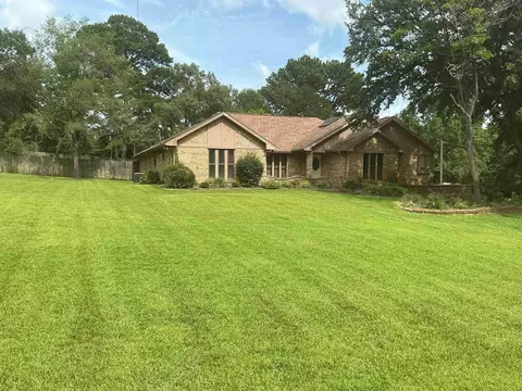 692 Sunnybrook Dr, Longview, TX 75605