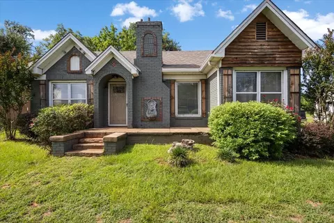 718 E 1st St, Hughes Springs, TX 75656