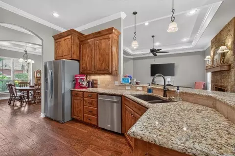 Kitchen - 2000 Winding Run Ln, Longview, TX 75605 photo 5 of 7