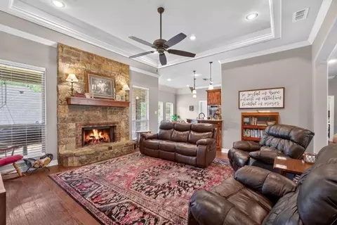 Living - 2000 Winding Run Ln, Longview, TX 75605 photo 1 of 2
