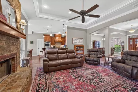 Living - 2000 Winding Run Ln, Longview, TX 75605 photo 2 of 2