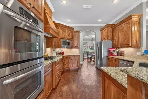 Kitchen - 2000 Winding Run Ln, Longview, TX 75605 photo 7 of 7