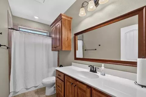Bath - 2000 Winding Run Ln, Longview, TX 75605 photo 2 of 2