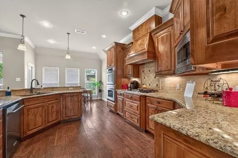 Kitchen - 2000 Winding Run Ln, Longview, TX 75605 photo 6 of 7