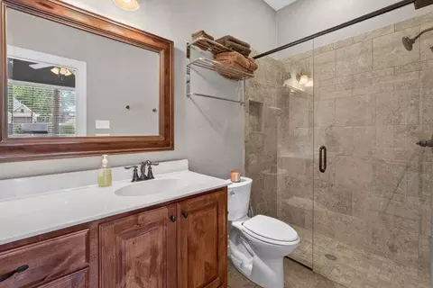 Bath - 2000 Winding Run Ln, Longview, TX 75605 photo 1 of 2