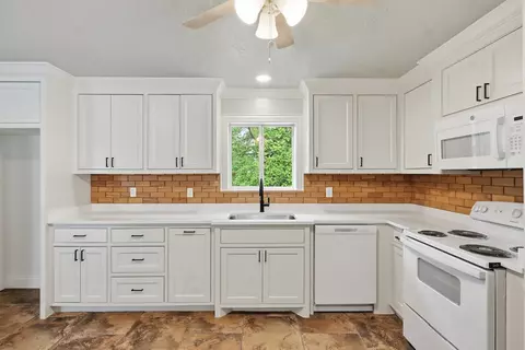Kitchen - 407 E Hope, Longview, TX 75604 photo 1 of 4
