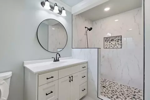 Bath - 407 E Hope, Longview, TX 75604 photo 2 of 2