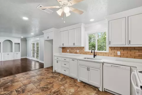 Kitchen - 407 E Hope, Longview, TX 75604 photo 3 of 4