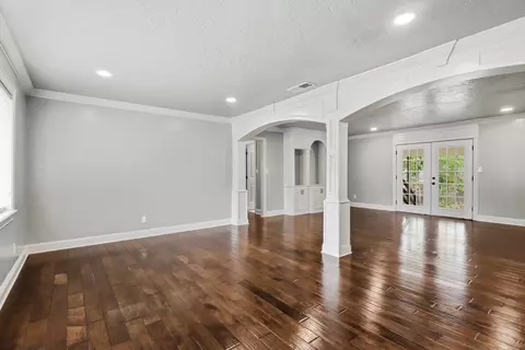 Living - 407 E Hope, Longview, TX 75604 photo 2 of 7