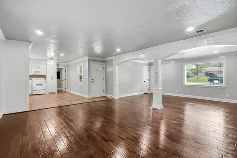 Living - 407 E Hope, Longview, TX 75604 photo 5 of 7