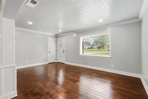 Living - 407 E Hope, Longview, TX 75604 photo 4 of 7