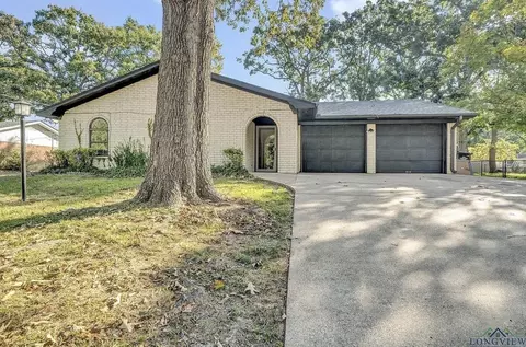 2704 Balsam St, Longview, TX 75604