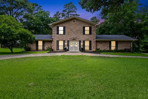 461 Country Pl, Longview, TX 75605