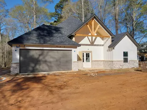 1262 W George Richey Rd, Gladewater, TX 75647