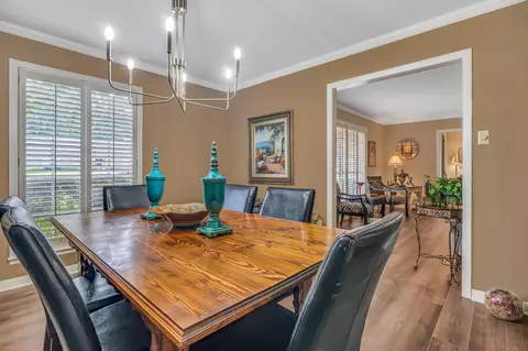 Dining - 2011 E Warwick, Longview, TX 75601 photo 2 of 3