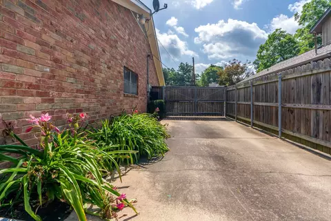 Exterior - 2011 E Warwick, Longview, TX 75601 photo 13 of 15