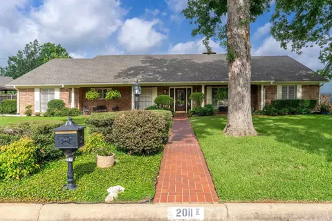 2011 E Warwick, Longview, TX 75601 photo 2