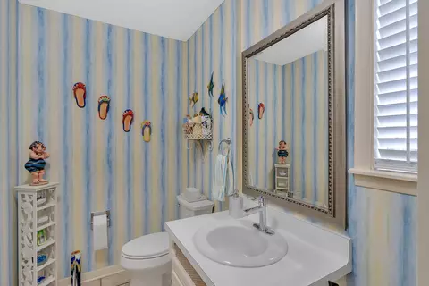 Bath - 2011 E Warwick, Longview, TX 75601 photo 1 of 7