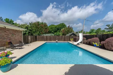 Exterior - 2011 E Warwick, Longview, TX 75601 photo 8 of 15