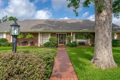 2011 E Warwick, Longview, TX 75601 photo 1