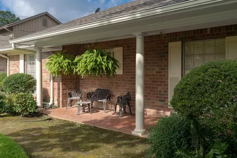 2011 E Warwick, Longview, TX 75601 photo 3