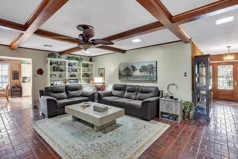 Living - 2011 E Warwick, Longview, TX 75601 photo 2 of 3