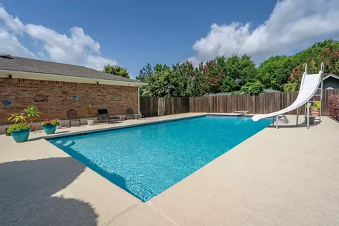 Exterior - 2011 E Warwick, Longview, TX 75601 photo 9 of 15