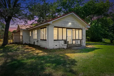 304 Daingerfield St, Naples, TX 75568