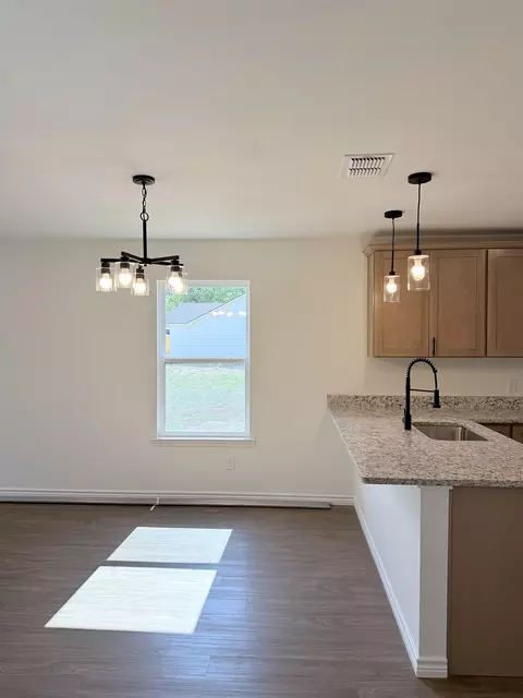 219 E Fleming, Longview, TX 75604 photo 12