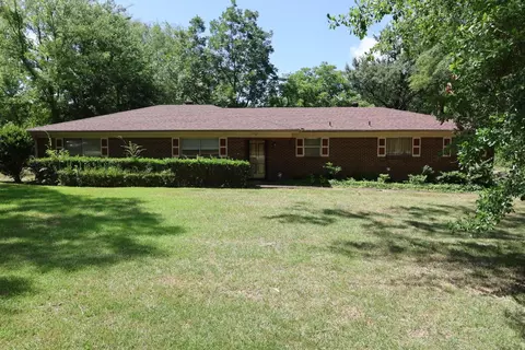 700 Hollybrook Dr, Longview, TX 75605
