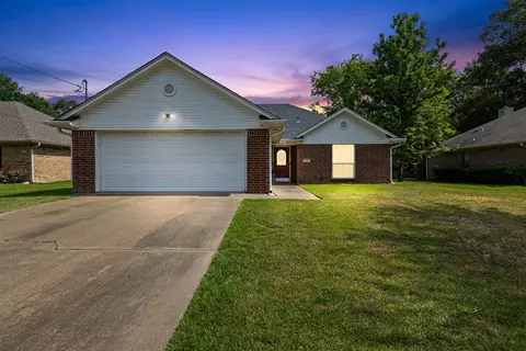 109 W Reynolds St, White Oak, TX 75693