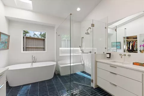 Bath - 37 Bramlette Pl, Longview, TX 75601 photo 3 of 10