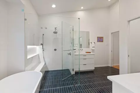 Bath - 37 Bramlette Pl, Longview, TX 75601 photo 5 of 10