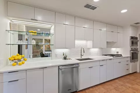Kitchen - 37 Bramlette Pl, Longview, TX 75601 photo 5 of 9