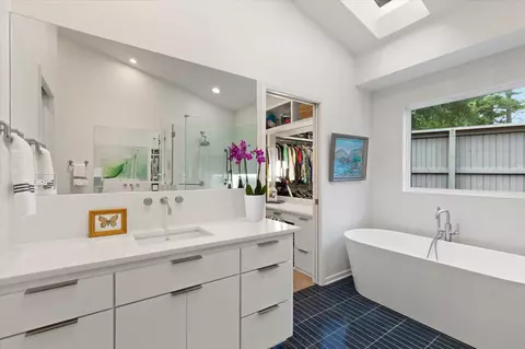 Bath - 37 Bramlette Pl, Longview, TX 75601 photo 4 of 10