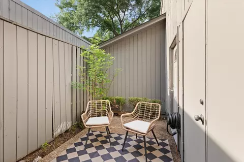 Exterior - 37 Bramlette Pl, Longview, TX 75601 photo 3 of 8