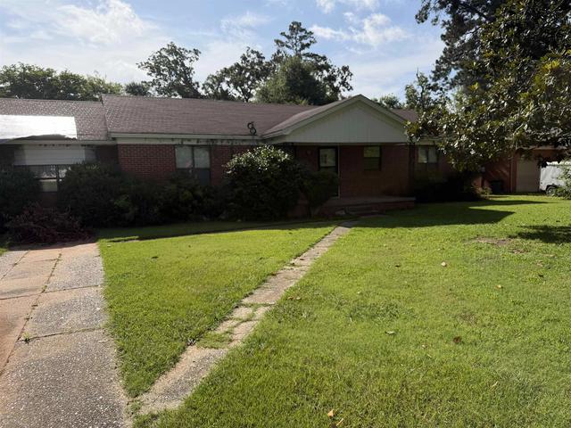 2906 Bel Air Dr, Marshall, TX 75672
