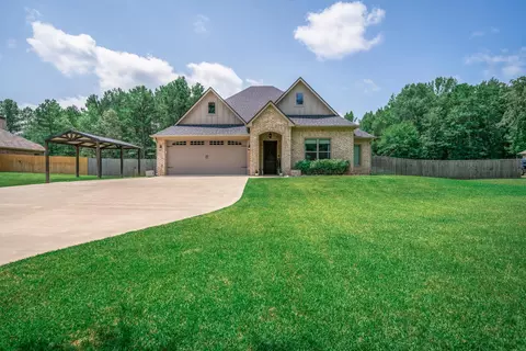 8049 W Goforth Rd, Kilgore, TX 75662
