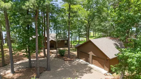 400 Windy Point Dr, Mount Vernon, TX 75457