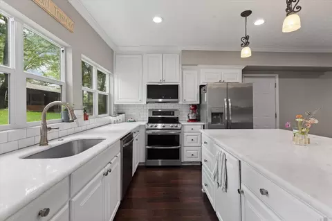 Kitchen - 604 Sylvan Dr, Longview, TX 75602 photo 2 of 6