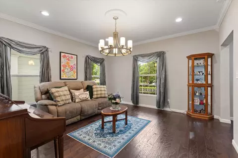 Living - 604 Sylvan Dr, Longview, TX 75602 photo 2 of 4