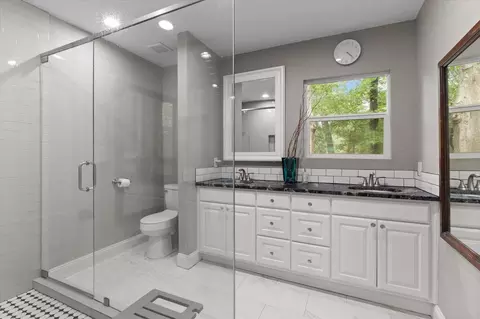 Bath - 604 Sylvan Dr, Longview, TX 75602 photo 5 of 7