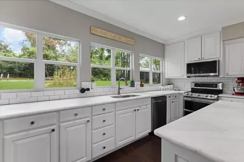 Kitchen - 604 Sylvan Dr, Longview, TX 75602 photo 4 of 6